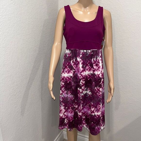 NWT-Athleta   - Picture 1 of 8